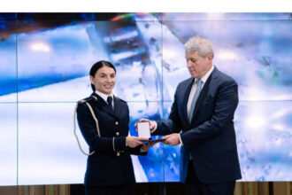 politista care le a confiscat unor soti ucraineni 14 milioane de dolari decorata 687a2a6758fb0