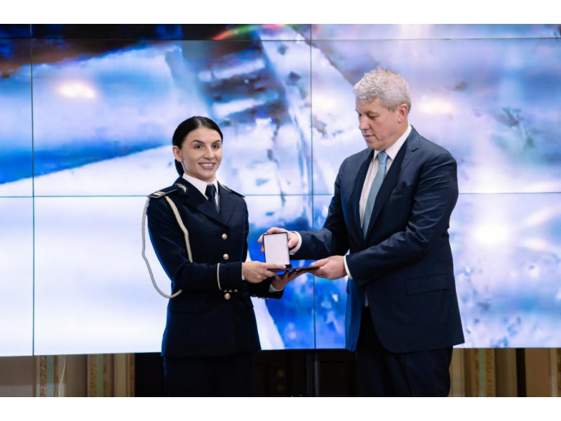 politista care le a confiscat unor soti ucraineni 14 milioane de dolari decorata 687a2a6758fb0