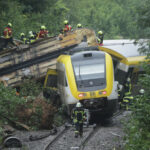 posibila cauza a accidentului de tren din germania o alunecare de teren trei oameni au murit si cel putin 41 au fost raniti 6887359ce6d6f