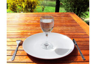 postul cu apa o intalnire radicala cu sinele ganduri despre claritate discernamant si reintoarcerea la adevar 6888594666409