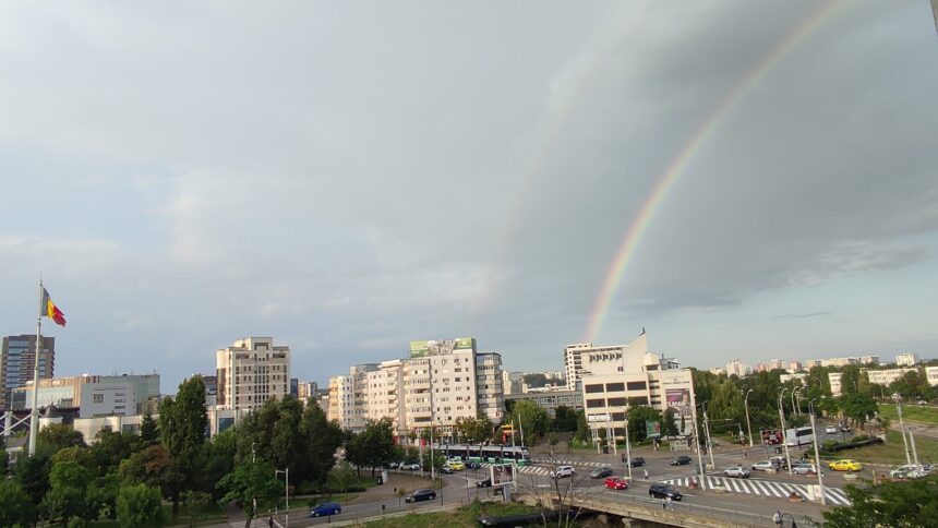 poza zilei curcubeu pe cerul iasului dupa o scurta ploaie de vara 687bcead6a583