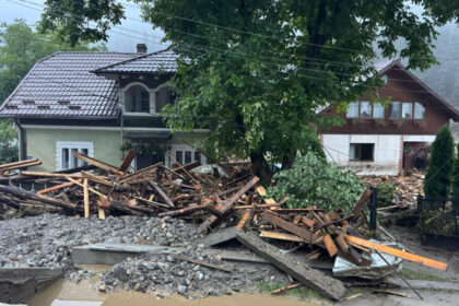 prefectul judetului suceava cere ong urilor sa nu mai colecteze alimente si apa pentru sinistrati avem nevoie de bani 688b8ddea7b13