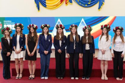 premii pentru elevele din judetul iasi cu 10 pe linie la evaluarea nationala si bacalaureat 68799d0c08fc0