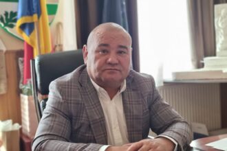 primarul comunei iesene tomesti se vorbeste despre stadioane noi de investitii de 500 de milioane de euro pai cu jumatate de miliard de euro ducem apa si canalizare 686aa50d44a4f