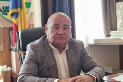 primarul comunei iesene tomesti se vorbeste despre stadioane noi de investitii de 500 de milioane de euro pai cu jumatate de miliard de euro ducem apa si canalizare 686aa50d44a4f