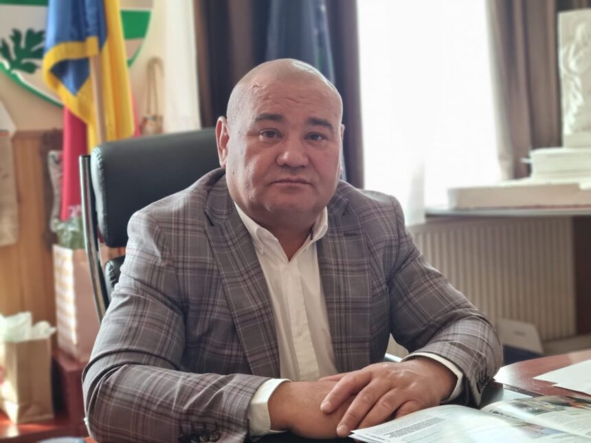 primarul comunei iesene tomesti se vorbeste despre stadioane noi de investitii de 500 de milioane de euro pai cu jumatate de miliard de euro ducem apa si canalizare 686aa50d44a4f