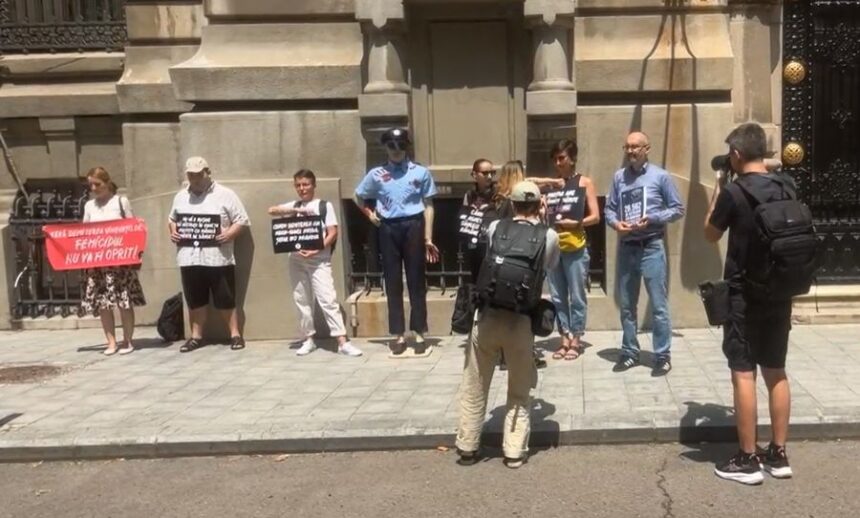 protest declic la igpr cerem demiterea sefului ipj prahova dorim un mesaj pentru sefii politiilor video 6878fb21864e0