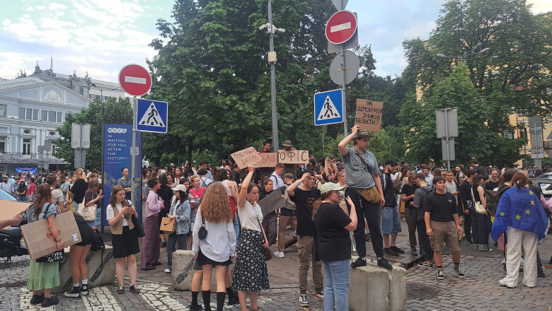 proteste la kiev furia creste in ucraina dupa ce zelenski a promulgat legea ce vizeaza reducerea puterii organismelor anticoruptie 68805f5795e82