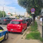 razie a politiei in canta amenzi pentru toate masinile parcate la bordura 687f37b41122f
