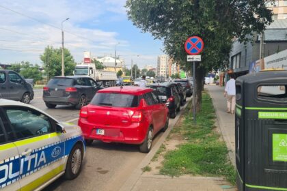 razie a politiei in canta amenzi pentru toate masinile parcate la bordura 687f37b41122f