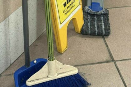 regizorul tudor giurgiu revoltat de conditiile din aeroportul otopeni e mizerie bagajele iti ajung la peste 45 de minute 686f7aa8bf902