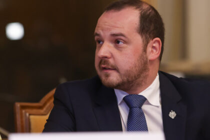 rogobete prea multi ani s a vorbit despre sistemul de sanatate privat versus public e momentul sa discutam despre un singur sistem 6880a5757d2d1