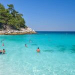 romanii au cheltuit deja 3 miliarde de euro pe vacante in strainatate in primele luni din 2025 68760693b6123