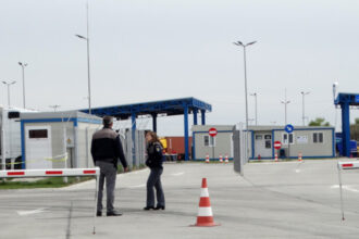 romanii sunt sfatuiti sa intre in ucraina doar cu masinile proprii care este explicatia 688394f745cb9