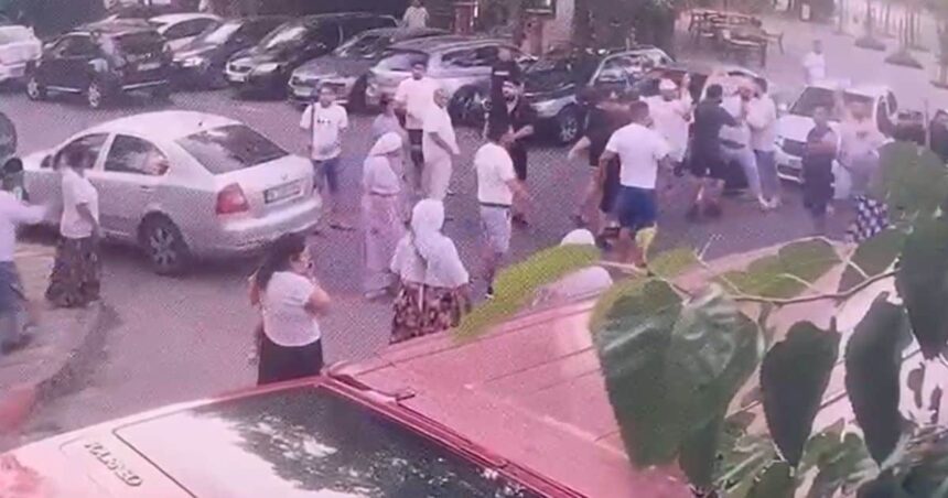 scandal cu bate macete si cutite in fata spitalului universitar sase persoane arestate iar alte 18 amendate video 6875160850dce