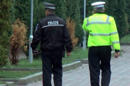 scene ca in rusia lui putin la tomesti doi soti s au trezit cu politistii locali peste ei in casa care i au luat la bataie la ora 1 noaptea oamenii legii condamnati 6869d92517dc2