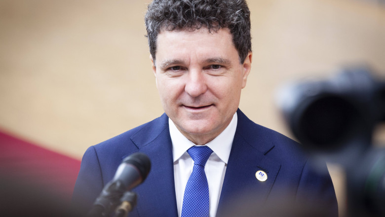 sfatul lui nicusor dan catre tineri nu plecati dupa clasa a xii a in vestul europei ci poate cu masterat 6887c82fe392b