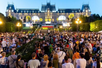 spectacol grandios in parcul palas in acest weekend trei tenori ieseni alaturi de gheorghe zamfir luminita anghel monica anghel si alti artisti 686690a24f301
