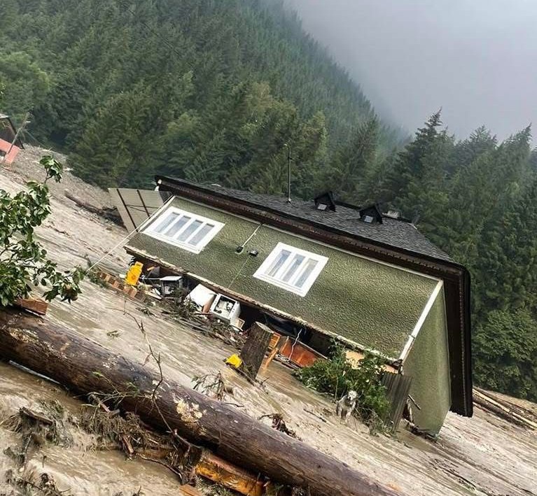 sprijin din partea arhiepiscopiei iasilor pentru familiile afectate de inundatii 688b2fc6824a6