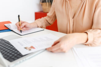 sprijin financiar si cursuri de formare profesionala pentru absolventii de liceu cine este eligibil si ce conditii trebuie indeplinite 686e352fda0b5