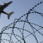 sua au anuntat un zbor de deportare unde au fost trimisi barbarii atat de periculosi pe care nici propriile tari nu i au vrut 68773e0b1b43c