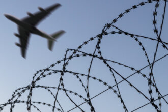 sua au anuntat un zbor de deportare unde au fost trimisi barbarii atat de periculosi pe care nici propriile tari nu i au vrut 68773e0b1b43c