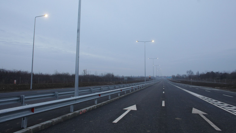 trafic rutier oprit pe a3 dupa ce mai multe vaci au rupt gardul de protectie in dreptul localitatii voluntari si au intrat pe sosea 687f973b493f0