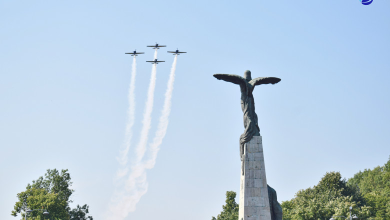 trei linii de autobuze stb inclusiv expresul de aeroport vor fi deviate duminica dimineata de ziua aviatiei 687a0ad99a4cd