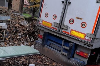 trei masini avariate cu remorca doi raniti intrarea cu viteza intr o curba la horpaz il va costa 70 000 de euro 687d8ab94eb22