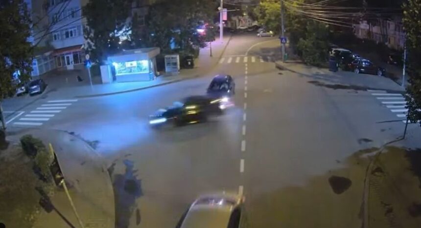 trei raniti dupa ce o soferita a pierdut controlul volanului intr o intersectie din iasi s a oprit intr o masina parcata video 687ded2eb8bb6