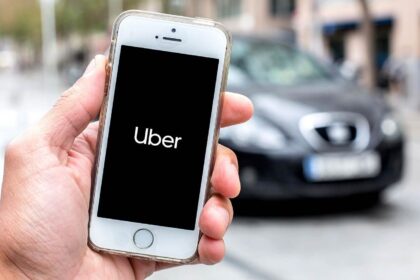 uber investeste intr o flota de robotaxiuri electrice 300 de milioane de dolari 6879ecc5c3644