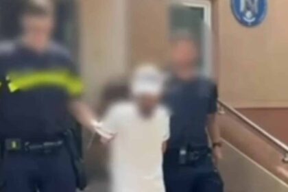 un angajat al unei institutii publice acuzat de lipsire de libertate si santaj doi complici sub control judiciar 68737cdc2687a