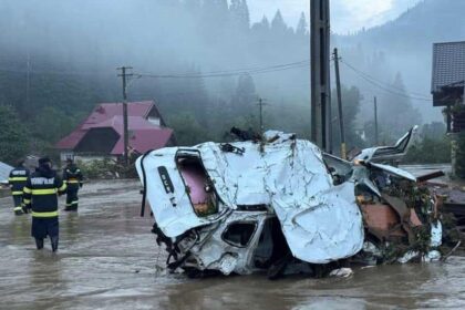 un barbat a fost gasit mort in paraul neagra din judetul suceava inundatiile au izolat zeci de persoane la brosteni 68871a62e81b3