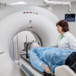 un barbat a murit dupa ce a intrat intr o camera rmn purtand un lant metalic de noua kilograme la gat 687de74420b12