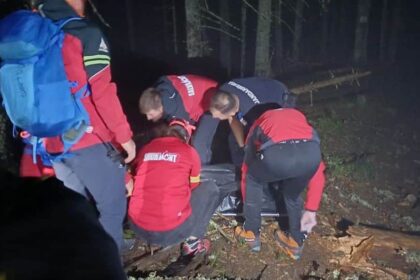 un barbat care participa la un concurs de alergare montana in suceava a murit dupa ce un copac a cazut peste el 68863bfe99a7e