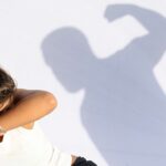 un barbat violent din baltati a lovit toate femeile care i au iesit in cale pana a fost pus la punct cu o coada de matura de administratora unui magazin 6871a5ad7fbbc