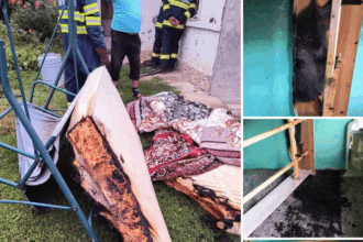 un incendiu care ameninta sa distruga o casa oprit de catre pompierii ieseni si voluntari 688a38ccb6f1e