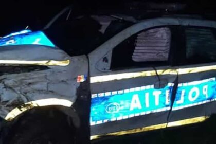 un tanar din judetul suceava a intrat intentionat cu masina intr o autospeciala de politie care se afla in misiune 6880b7f5ea7d3