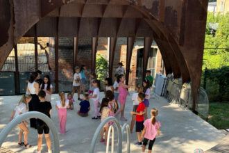 vacanta recreativa 2024 a inceput peste 700 de copii participa gratuit la cursuri care le dezvolta creativitatea si increderea 6877400f1be8b