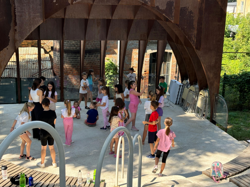 vacanta recreativa 2024 a inceput peste 700 de copii participa gratuit la cursuri care le dezvolta creativitatea si increderea 6877400f1be8b