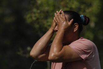 val de canicula in capitala politia locala si isu distribuie apa unde se afla centrele de ajutor si cismelele din bucuresti 687f812db571c