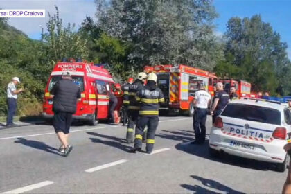video accident grav intre un microbuz si un tir in caras severin a fost activat planul rosu de interventie 68873ad331833