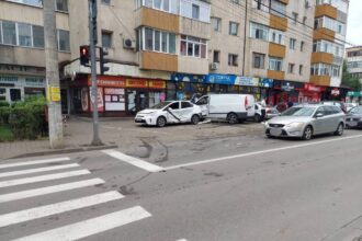video accident rutier grav in galata provocat de o soferita de 22 de ani au fost implicate patru autoturisme 687c9e56185f5