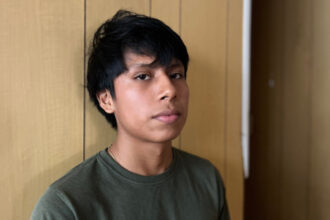 video adolescent american trantit la pamant amenintat cu pistol cu electrosocuri si arestat nu ai niciun drept aici esti un migo 68848d28c0ed5