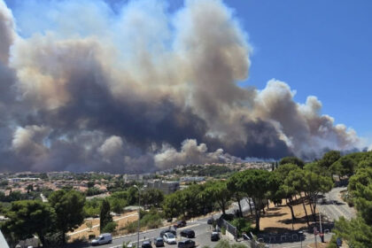 video aeroportul din marsilia a fost inchis din cauza incendiilor de vegetatie 686d360588366