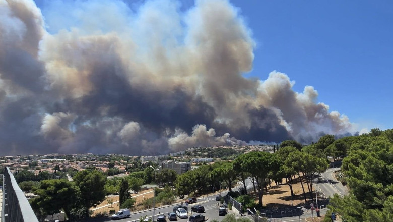 video aeroportul din marsilia a fost inchis din cauza incendiilor de vegetatie 686d360588366