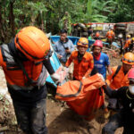 video alunecarile de teren fac ravagii in indonezia trei morti si opt raniti in provincia java de vest 686aa2b464358