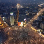video culisele unor manifestatii cu zeci de mii de oameni blocajele rutiere inlocuiesc mitingurile in serbia protestatarii cer noi alegeri 6868a4344cf5c