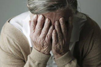 video fenomenul care ia amploare in spitalele din romania batrani abandonati de propriii copii mama ce sa mai fie in sufletul meu 6875d3bbbde7b