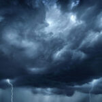 video furtuna puternica in vestul tarii cel putin 10 persoane au fost ranite la un concert in timisoara pagube si in caras severin 688549802e40d